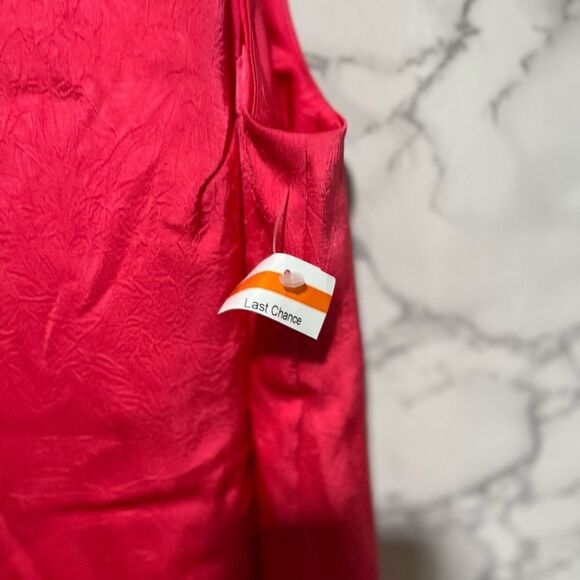 Baum Und Pferdgarten Pink Satin
Crinkle Sleeveless Draped Back Amami
Midi Dress - Picture 5 of 11